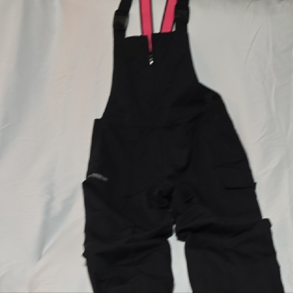 Magellan Outdoors Womens Snow Bibs.  Size M